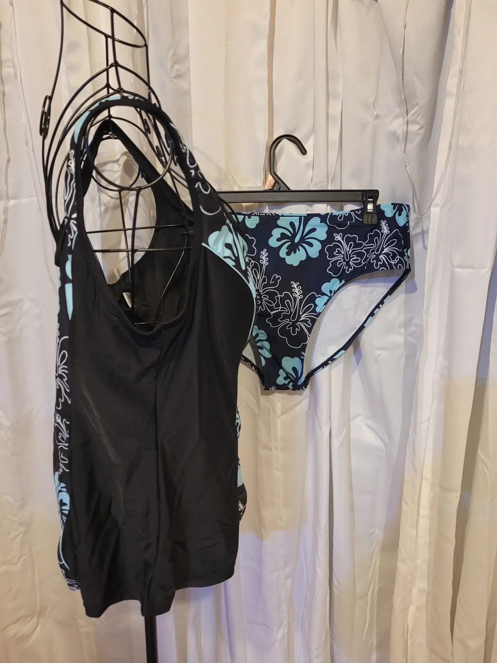 Amazon Black & Light Blue Floral Zip-Front Tankini Set